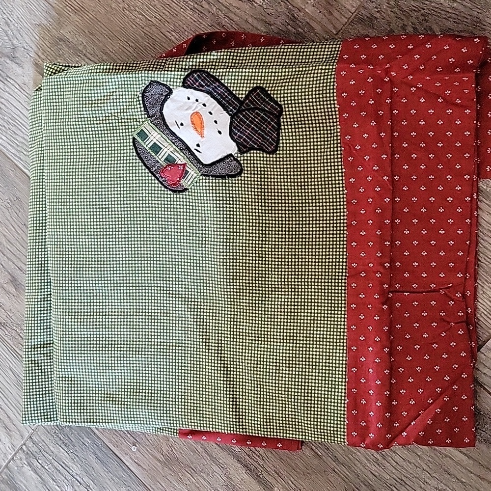 Dianna Marcum Country Christmas Holiday Tablecloth SNOWMAN HEARTS Green Gingham